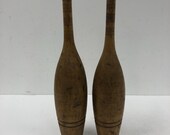 Vintage 20 quot WOOD JUGGLING PINS pair 3 lb wooden exercise indian club circus carnival prop americana