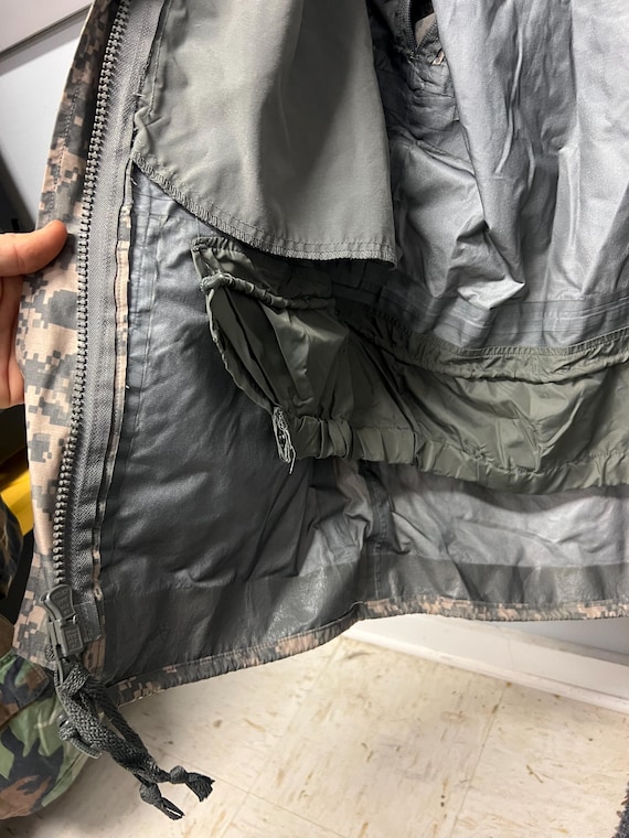 USGI ECWCS Parka Medium Regular Universal Camoufl… - image 17