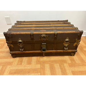 Vintage WOOD STEAMER TRUNK w/ Key & Tray chest coffee table storage box antique