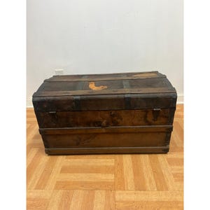 Vintage STEAMER TRUNK storage chest camelback humpback antique victorian toy box immagine 7