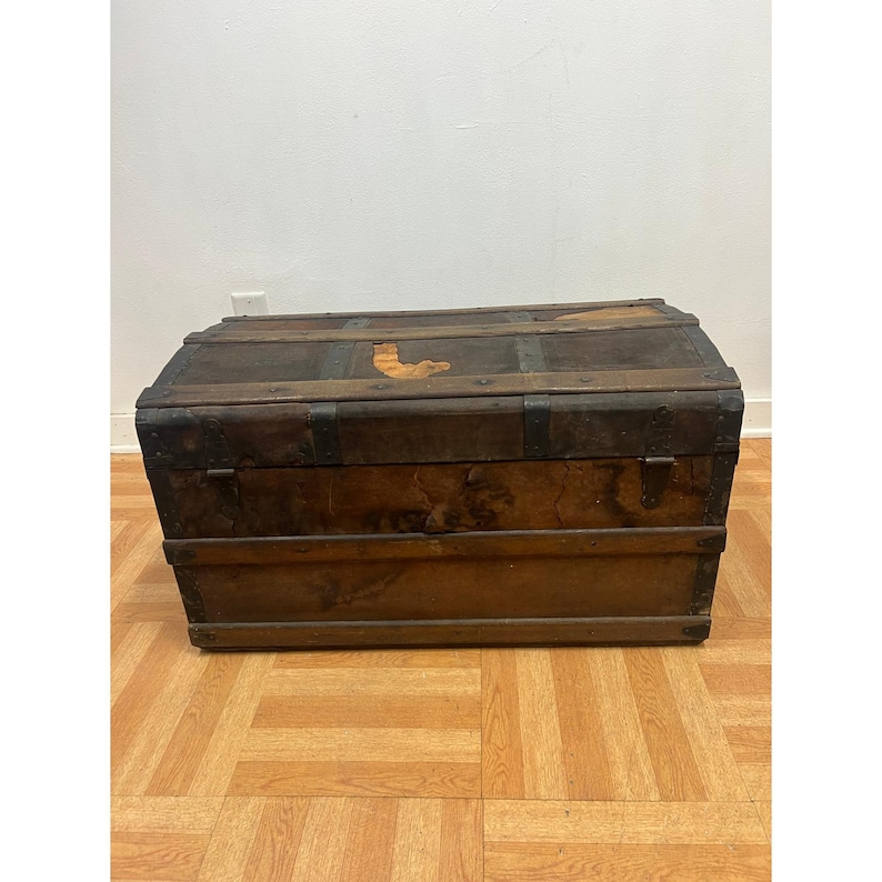 Vintage STEAMER TRUNK storage chest camelback humpback antique victorian toy box immagine 7