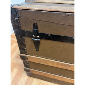 Vintage WOOD STEAMER TRUNK chest coffee table storage box antique brown tv stand Bild 14