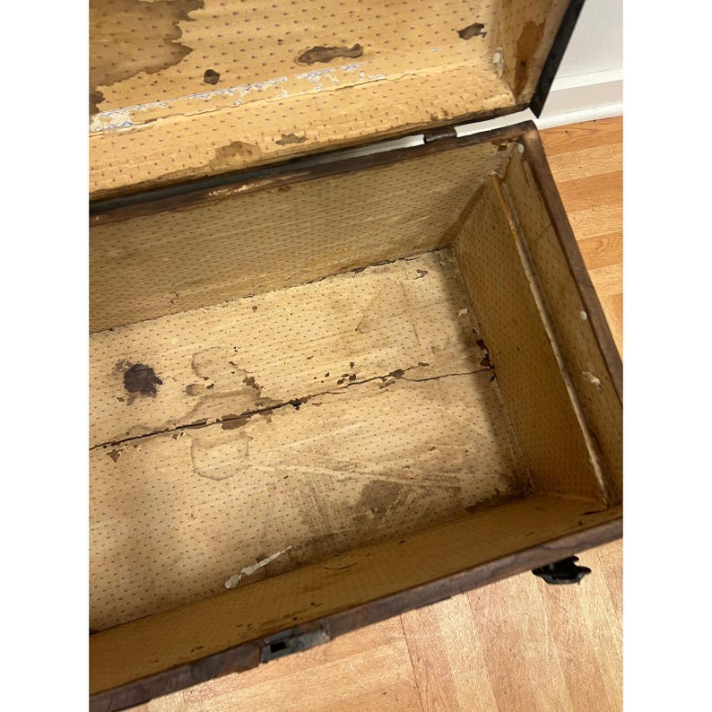 Vintage STEAMER TRUNK storage chest camelback humpback antique victorian toy box immagine 18