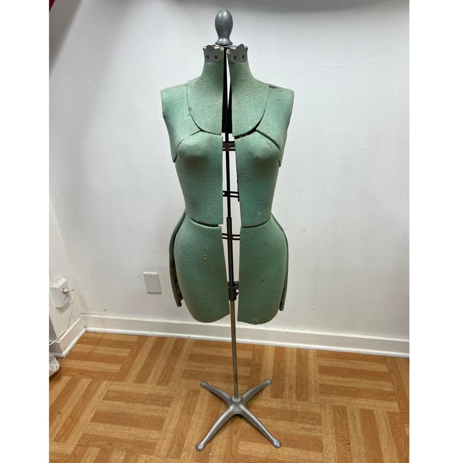 B-17T-G weibliche Schneiderpuppe Holz Arme Hände verstellbar Kunstlederbezug Neu B-17T-G weibliche Schneiderpuppe Holz Arme Hände verstellbar Kunstlederbezug Neu