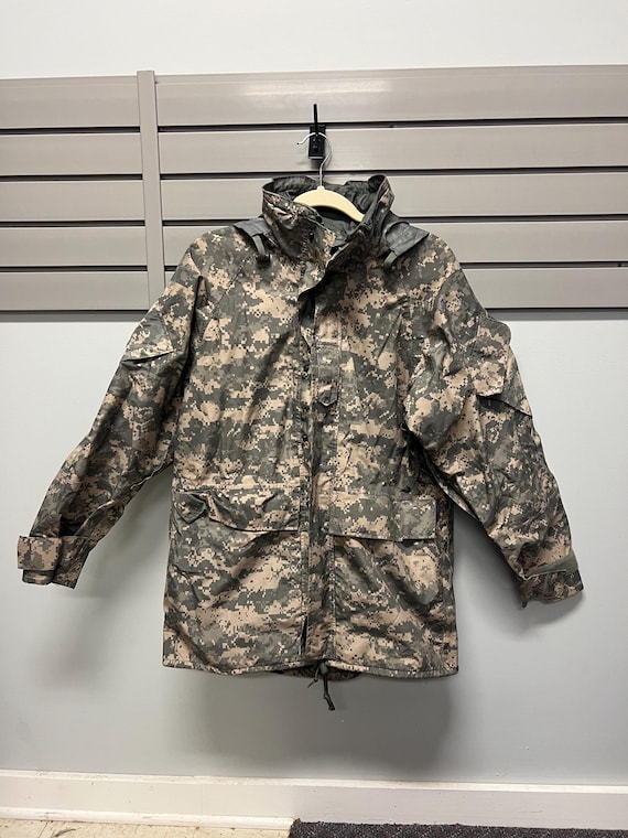 USGI ECWCS Parka Medium Regular Universal Camoufl… - image 1