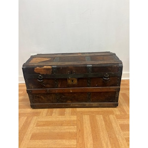 Vintage STEAMER TRUNK storage chest camelback humpback antique victorian toy box immagine 1