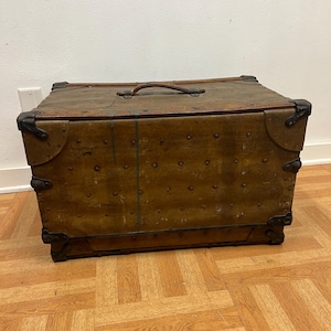 Antique Steamer Trunk Chest Industrial Fiber Metal Leather Handle Storage Box 2 PIECE nesting lid toy coffee table base us vulcanized decor