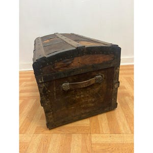 Vintage STEAMER TRUNK storage chest camelback humpback antique victorian toy box immagine 10