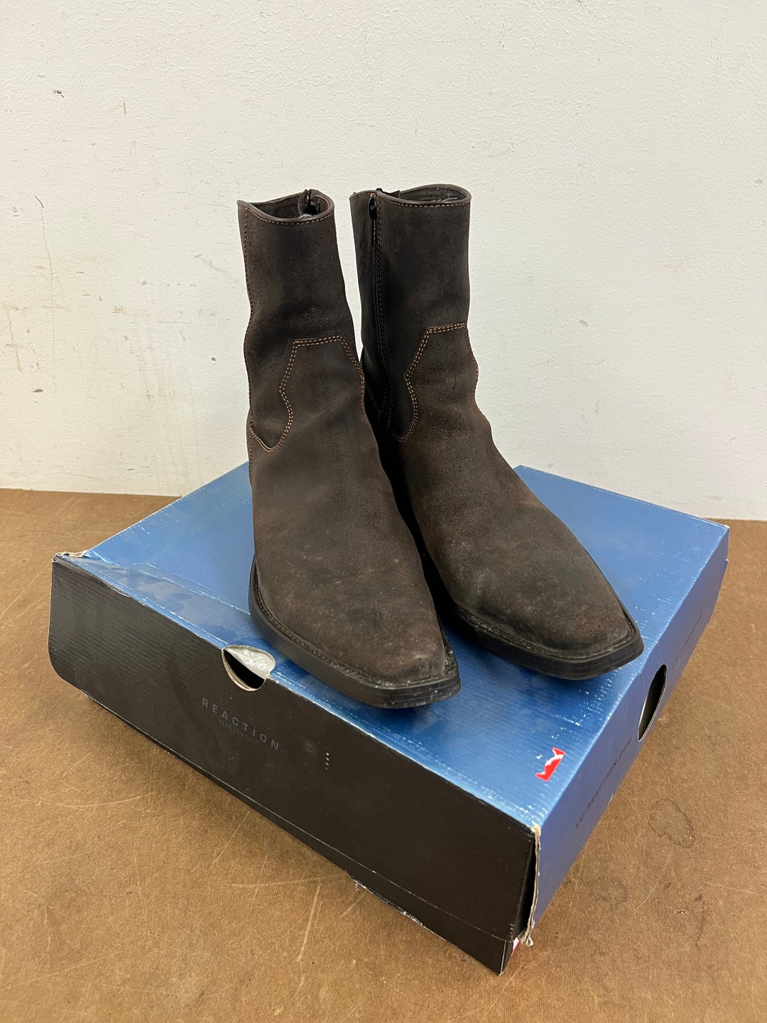 kenneth cole mens chukka boots