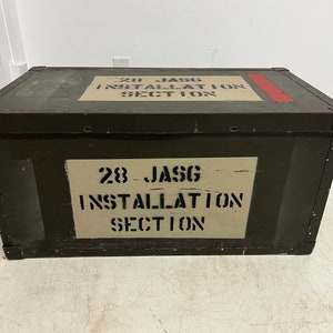 Vintage US Army Military Miller Mfg Foot Locker Trunk Chest Storage Box  Green