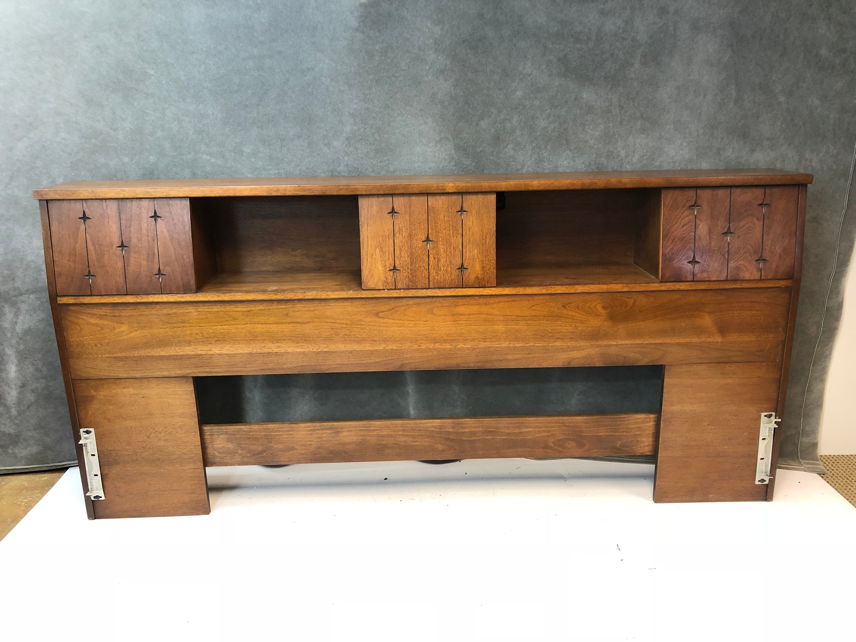 Broyhill on sale saga headboard