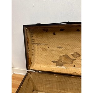 Vintage STEAMER TRUNK storage chest camelback humpback antique victorian toy box immagine 16