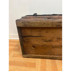 Vintage STEAMER TRUNK storage chest camelback humpback antique victorian toy box immagine 12