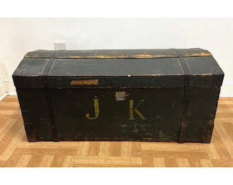 Vintage STEAMER TRUNK storage chest camelback humpback antique victorian toy box