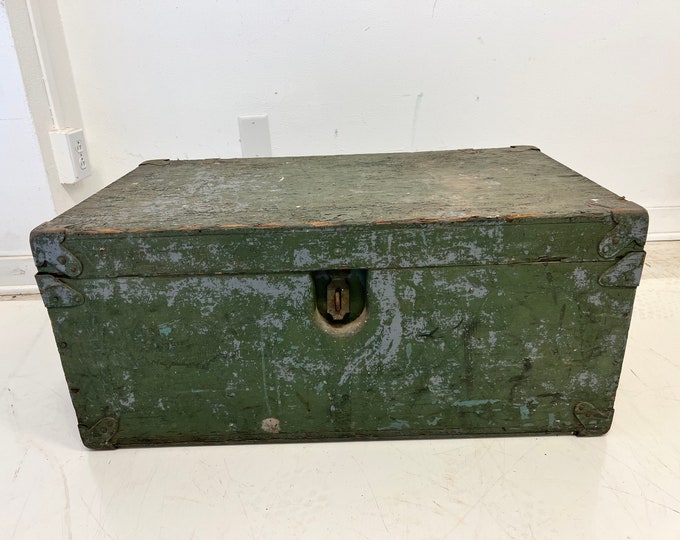 Vintage Military STORAGE TRUNK Drab Green Flat Top Foot Locker Wwii Ww2