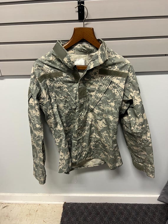 US Army ACU Combat Uniform Jacket UCP Digital Camo Small Regular 