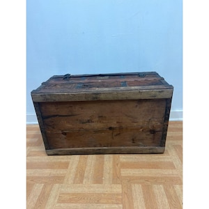 Vintage STEAMER TRUNK storage chest camelback humpback antique victorian toy box immagine 11