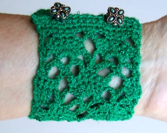Kelly Green Hand Crocheted "Fan Stitch" Cuff Bracelet with Button Closure - Great for Saint Patrick's Day!   Free Shipping!
