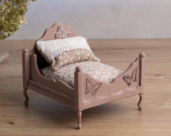 Cama miniatura hecha a mano
