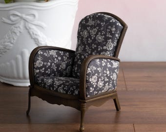 Sedia in miniatura fatta a mano in scala 1/6