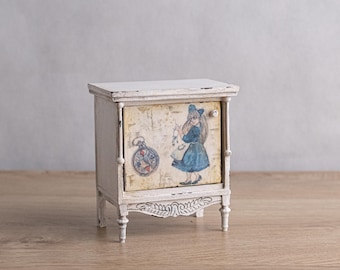 Alice in Wonderland miniature furniture 1/6 scale ideal for Blythe