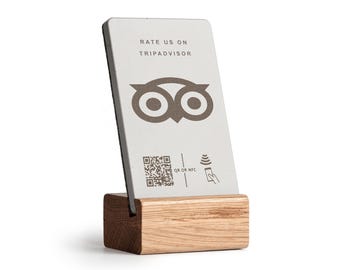 Tripadvisor review NFC stand z kodem QR, wyświetlanie recenzji Tripadvisor, lada, znak recenzji Tripadvisor, wyświetlanie kodu QR recenzji Tripadvisor