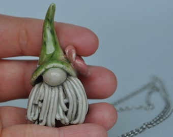 Kabouterketting, steengoedketting met kabouter, unieke ketting, ketting, cadeau voor een vriend