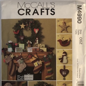 OOP 4990 McCalls (2005).  McCalls Crafts.  Fat Quarters - Christmas Items.  One Size.  Complete, unused, FF.  Excellent condition.