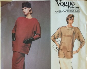 VTG 1484 Vogue (1984). Designer américain par Bill Blass.  Haut et jupe pour femme.  Taille 8, buste 31-1/2". Complet, inutilisé, FF. Excellent état.