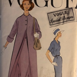 Raro VTG 4764 Vogue (1957). Design especial da Vogue. Vestido e casaco em peça única. Tamanho 14, busto 34". Completo, sem uso, FF. Excelente estado.