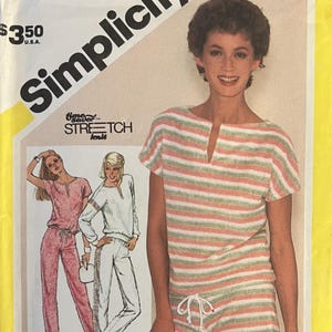 VTG 6384 Simplicidad (1983). Ahorra tiempo. Top, pantalones y shorts para señora. Tallas 8-10-12. Completa, sin usar, FF. Excelente estado.