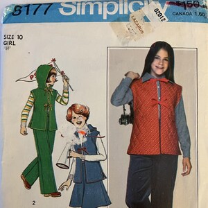 VTG 8177 Simplicity (1977).  Jiffy.  Girls&#39; Skirt, Pants, Vest w/Optional Hood.  Size 10.  Complete, unused, FF.  Excellent condition.