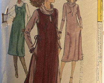 VTG 9932 Vogue (1979).  Vogue très facile.  Robe ou haut pour femme et pull.  Taille 14, buste 36". Complet, inutilisé, FF. Excellent état.