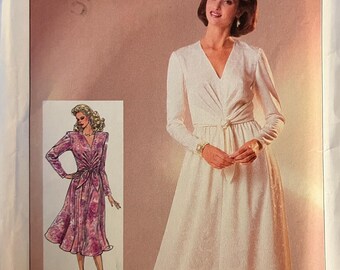 VTG 7847 Simplicity (1986).  Misses' Dress.  Size 16.  Complete, unused, factory folded.  Excellent condition.