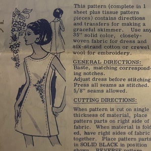 Seltene VTG 921 Design (1960er Jahre).  Misses Skimmer Kleid und Transfer.  Größe 16. Komplett, unbenutzt, fabrik gefaltet.  Exzellenter Zustand.