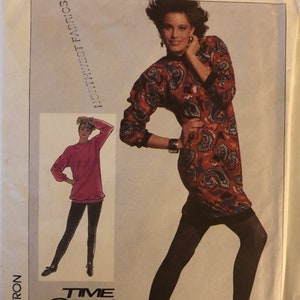 VTG 7697 Simplicity (1986). Tidsbesparande. Misses lättsydda tunika- och stigbyxor. Storlek 14 till 16. Komplett, oanvänd, heltäckande. Utmärkt skick.