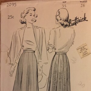 VTG 2095 Butterick (1942). Misses' gored skirt.  Waist 26", Hip 35". Complete, unused, FF. Excellent condition.