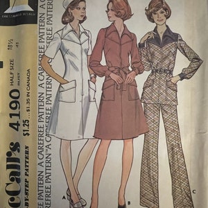 VTG 4190 McCalls (1974).  Un modèle sans soucis.  Robe, haut, pantalon, demi-taille.  Taille 18-1/2, buste 41". Complet, inutilisé, FF. Excellent état.