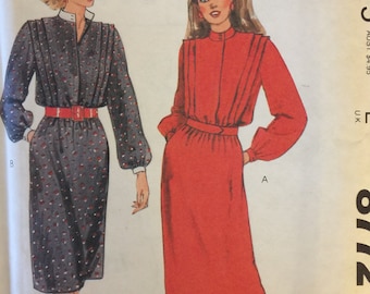 VTG 8772 McCalls (1983). Robe et ceinture pour dames.  Taille 14, buste 36". Complet, inutilisé, plié en usine. Excellent état.