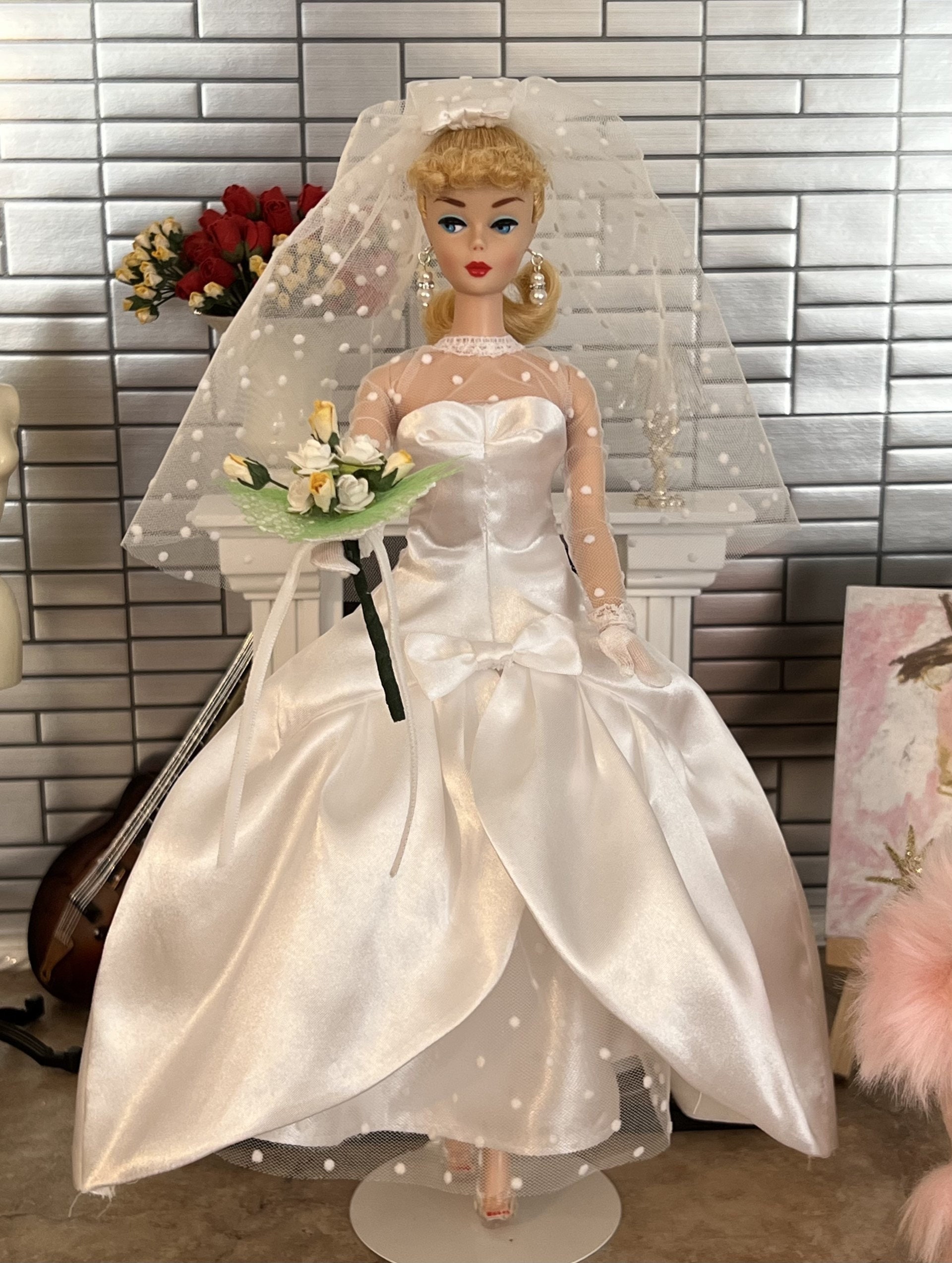 Barbie Collector White/Cream Satin & Lace 4 Pc Wedding Dress & Veil Mattel  💍