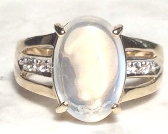 Anello vintage in oro massiccio con pietra di luna e zaffiro bianco - 9 carati