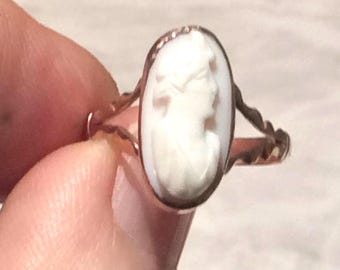 Antique  Carved Classical Cameo Rose Gold Ring - 9 ct