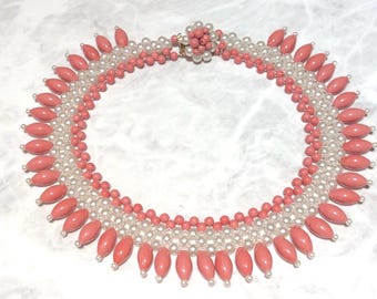 Collar vintage con flecos de perlas de coral sintético