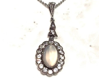 Antike Art-Deco-Halskette mit Anhänger aus Silber, Mondstein und Strass