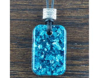 Collar con colgante de orgonita de polvo de estrellas y jaspe rojo