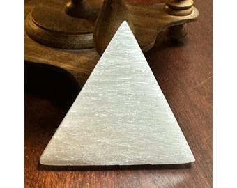 Cargador triangular de selenita