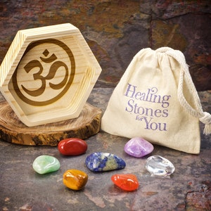 Basic 7 Chakra Crystal Balance Set with Handmade Wood Dish | Crystals to Balance your Chakras | Chakra Stones | Chakra Crystal Gift Sets