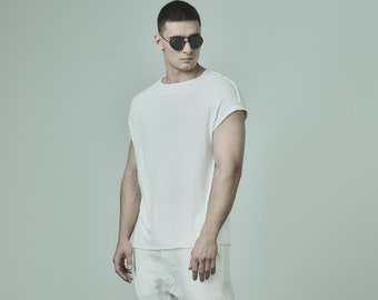 Top de malha branco com mangas curtas