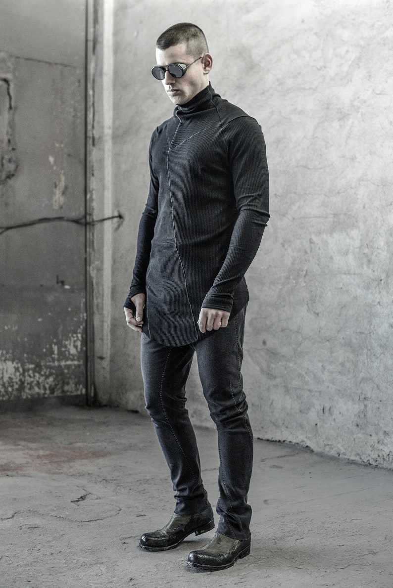 Col roulé noir à manches longues Momentum / Chemisier noir cinétique / Chemisier urbain pour homme / Chemise futuriste par POWHA image 1