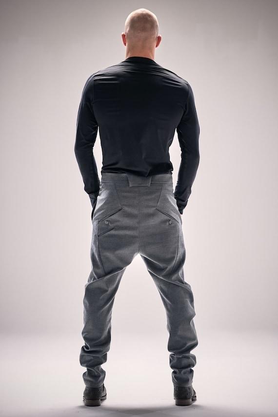 Pantalones modernos de hombre sale